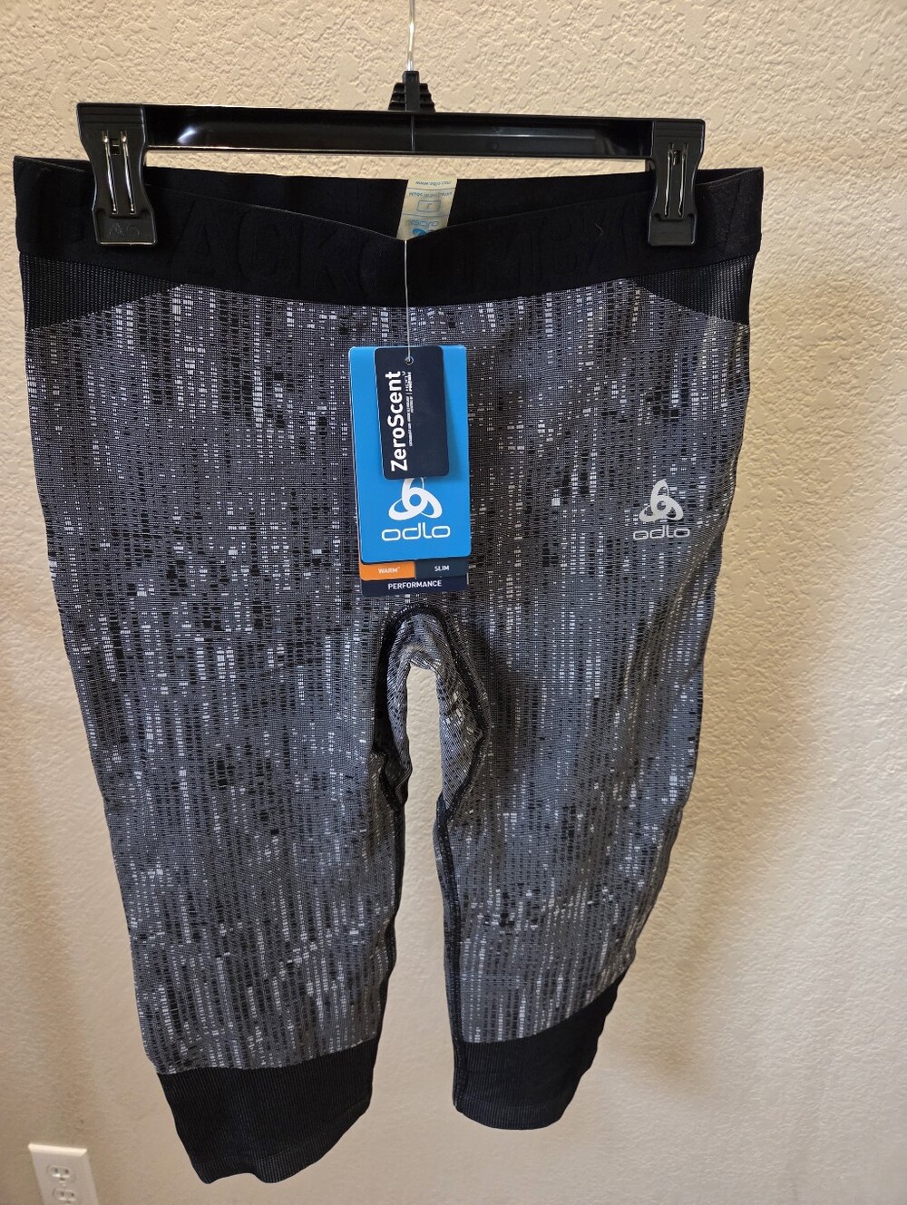 NWT- ODLO Blackcomb 3/4 Base Leggings - Size Large